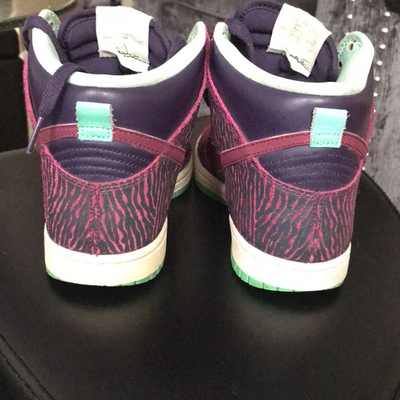 Nike Dunks - Picture 4 of 6